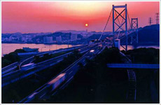関門橋の夕陽画像